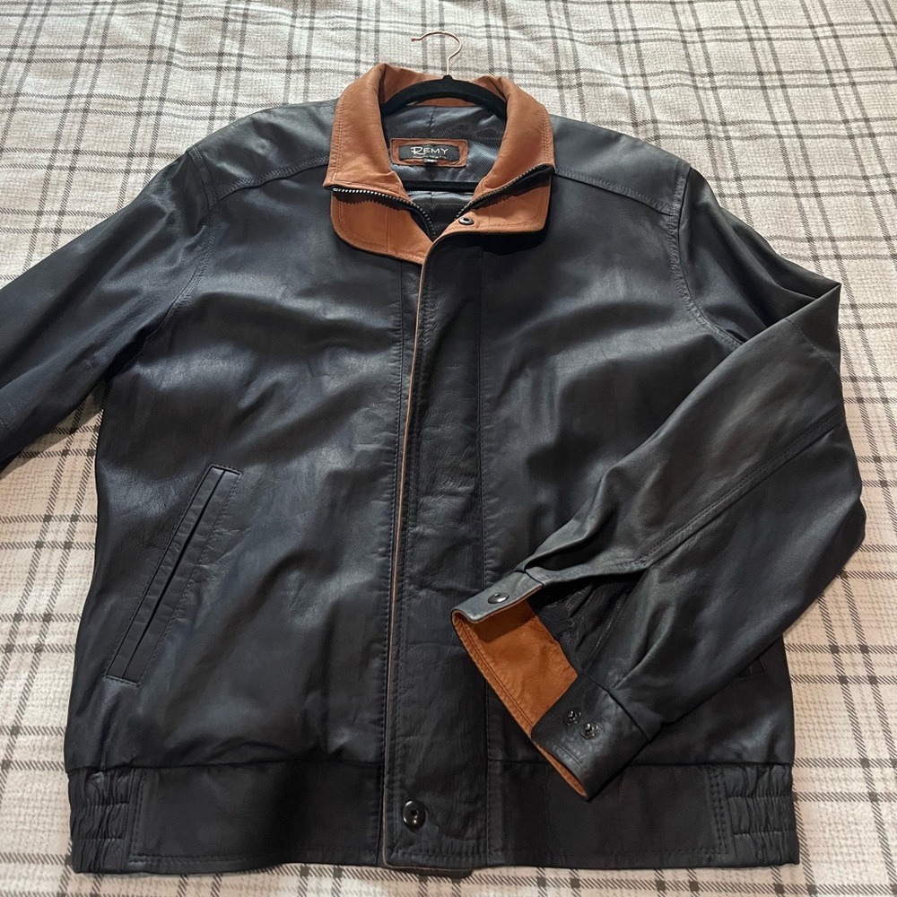 Remy Handcrafted USA Lambskin‎ Leather Bomber Jacket Black Tan Mens 38